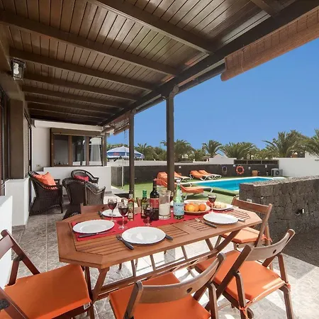Tuco Villa Costa Teguise